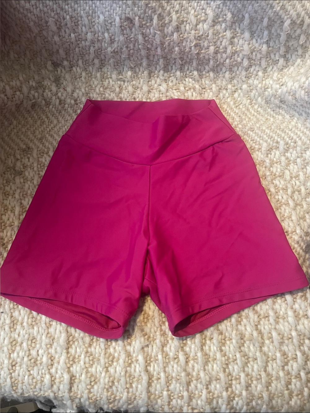 Hapari High-Rise Bike Shorts in Bright Fuchsia